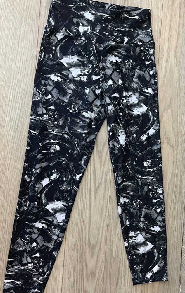 NWOT Bally SZ: MED Capri Activewear Leggings - Picture 2 of 6